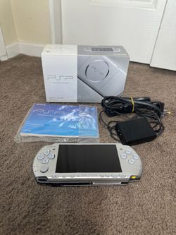 PSP3000 Mystic Silver With Games