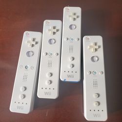 Nintendo wii 4 controllers for parts and repair NOT Working as shown no backs, covers or rubber