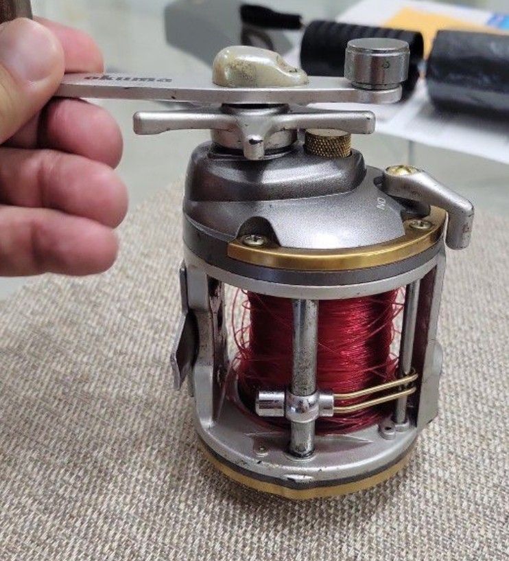 Okuma Avenger AV 300 L Fishing Reel $ 19.99--Firm
