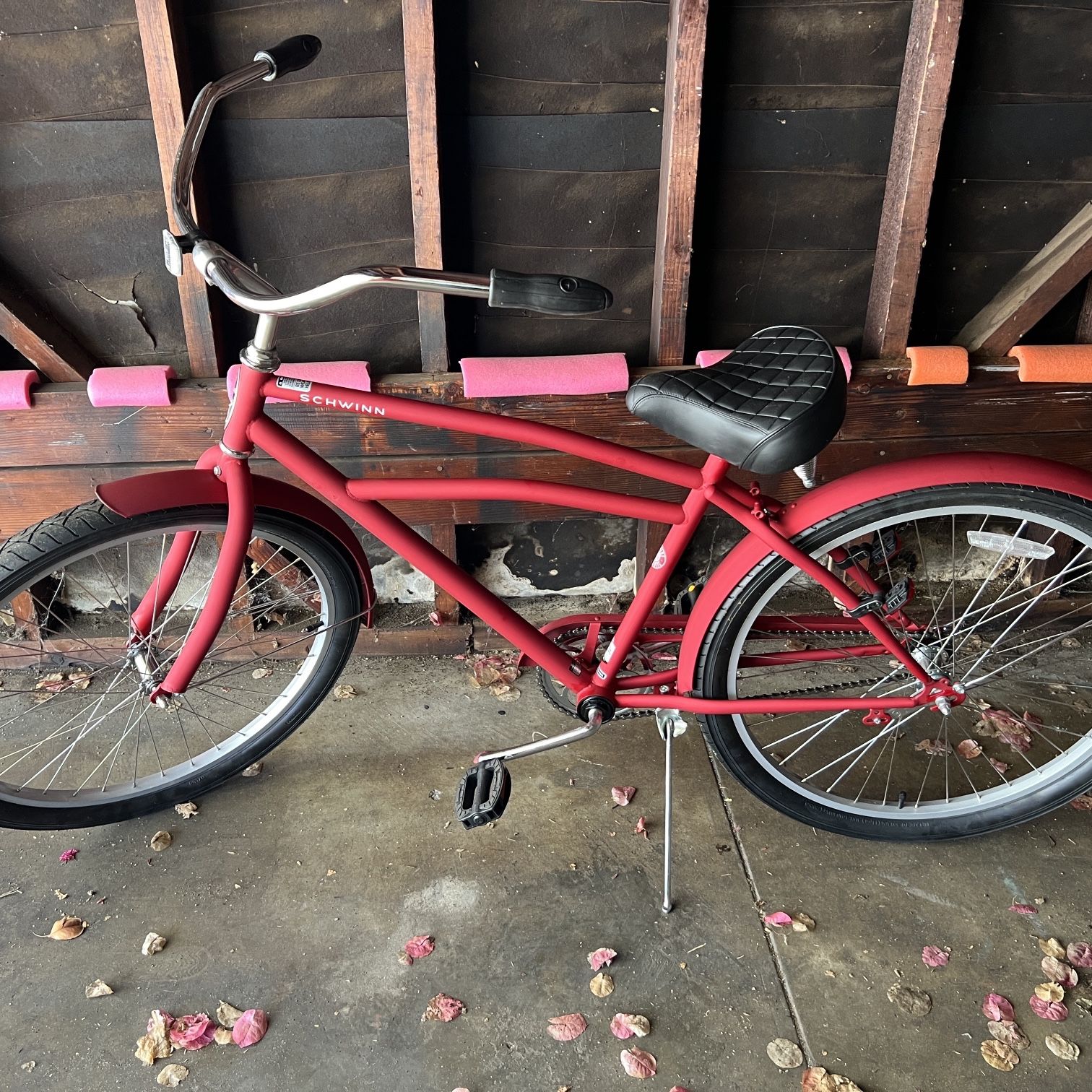 Schwinn Huron Cruiser Bike, Red, Tire size Bike 26 x 2.125