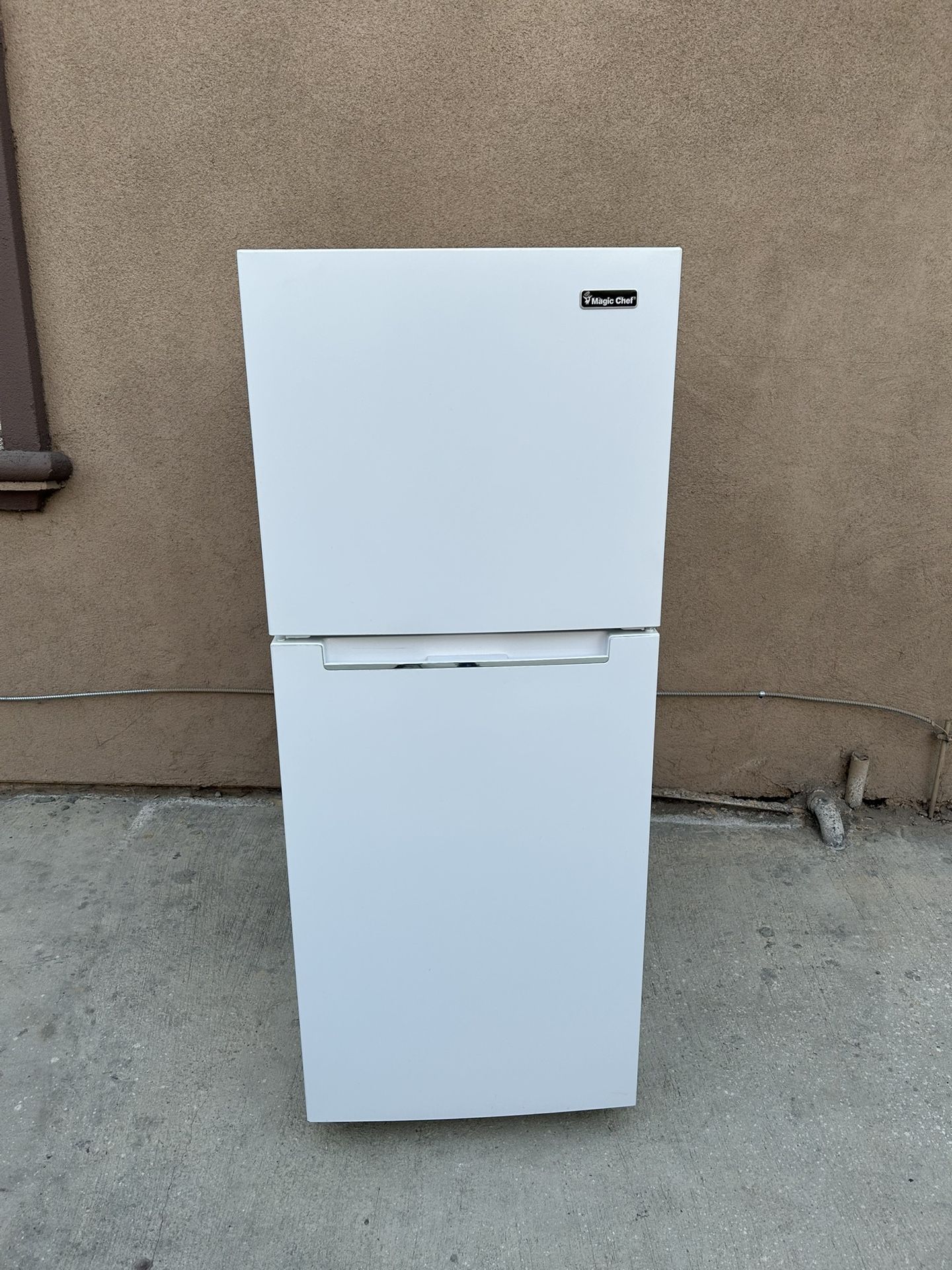 Magic Chef Refrigerator 10cu Ft 24x26x60ππ3 MONTHS WARRANTY