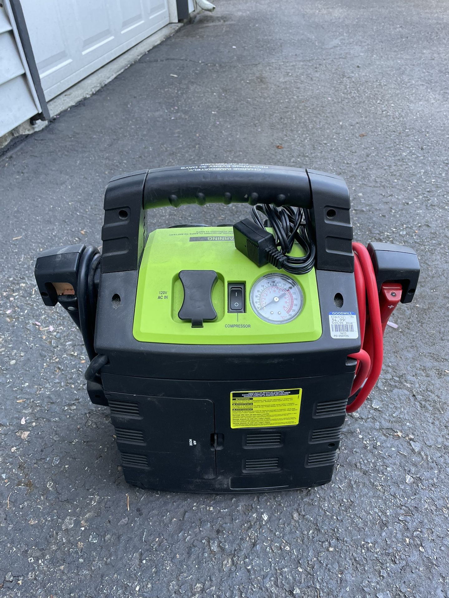 Rescue 950 Portable Jump Starter / Power Pack / Air Compressor