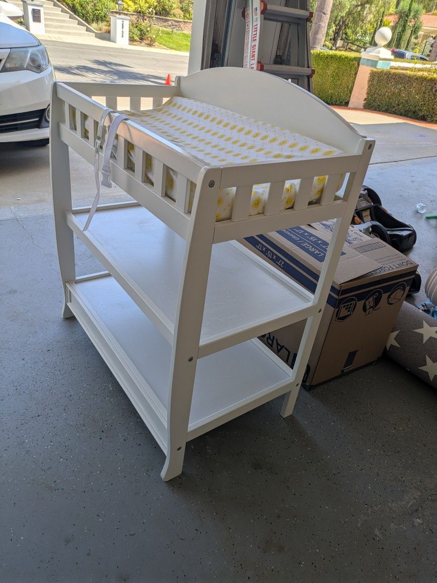 Changing Table With Water Proof Pad - Like New