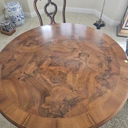 Dinning Room Table 4 Chairs SALE IS PENDING