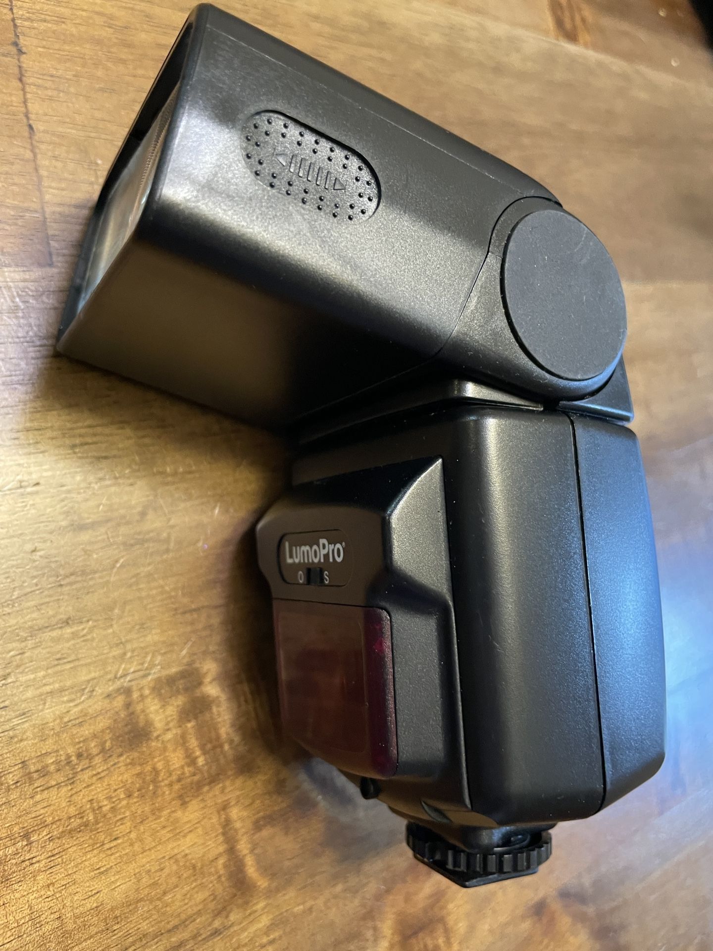 LumoPro Flash