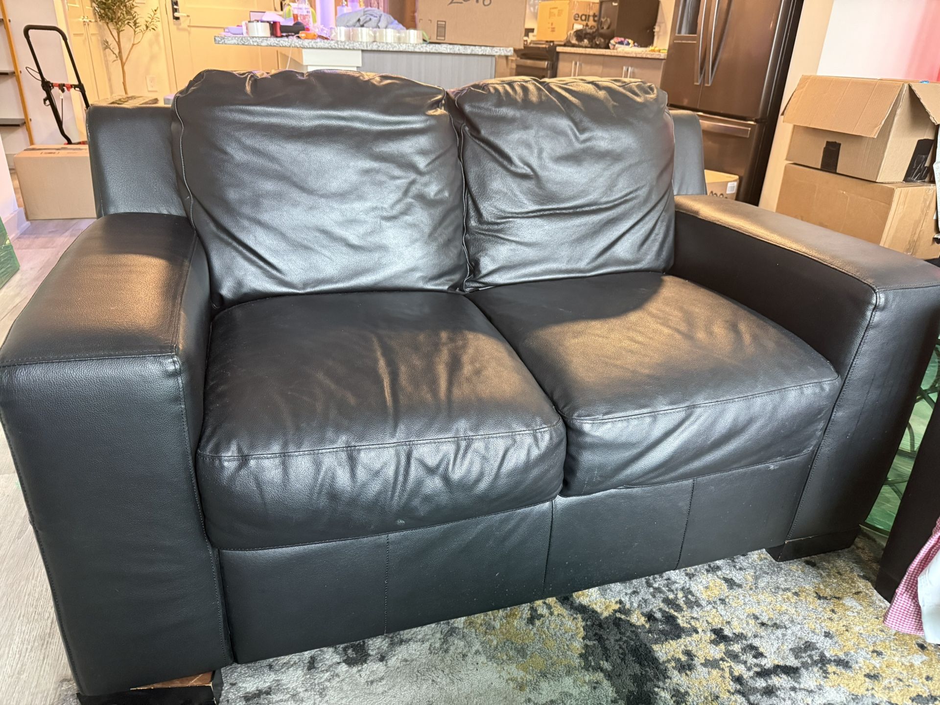 🔥 Genuine Leather Loveseat + Chair w/ Ottoman – Must Sell This Week! 🔥