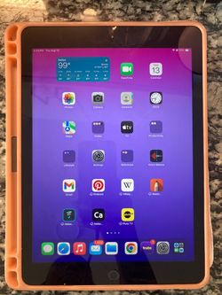 Apple iPad 6th Gen with Silicone Case - Like New/ MAKE OFFER