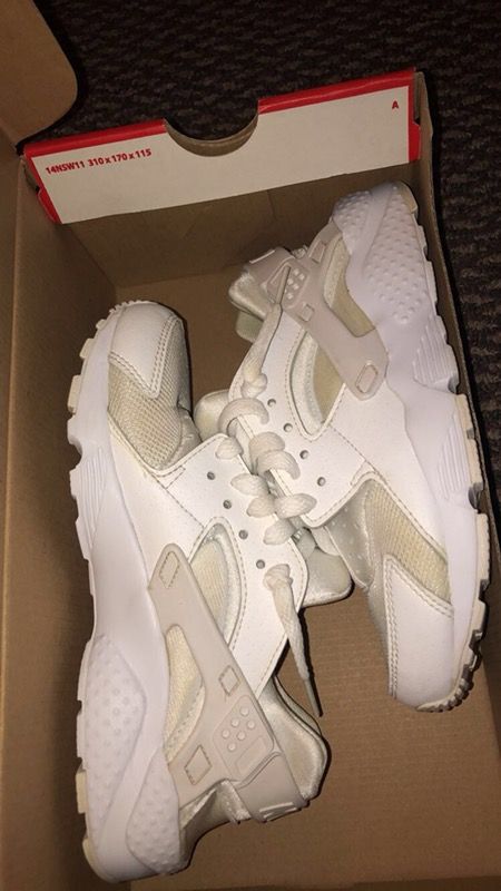 White Nike huraches