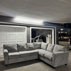 Immaculate Gray Sectional Couch Sofa 