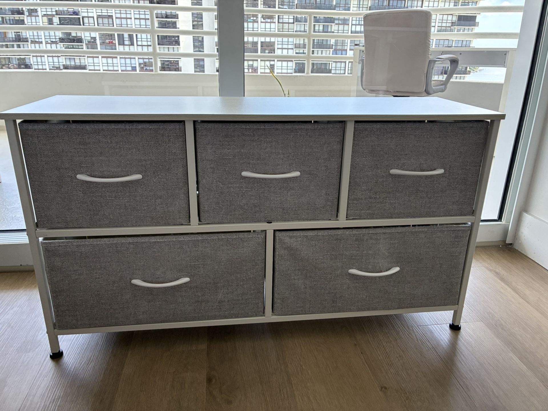 🧺 5-Drawer Fabric Storage Dresser – (Great Condition)