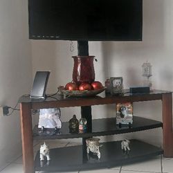 Televisor VICIO 41 Pulg,con mesita incluida