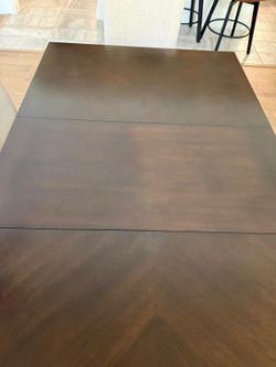 Dining Table with 6 Chiars