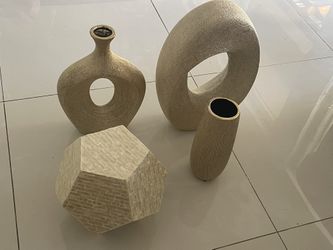 All 4 Gold Decorations For $ 49 . New Conditions