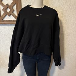 Women’s Nike Sweater Medium Oversized  (short)