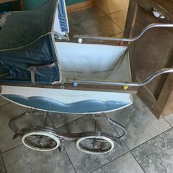 Antique 1950s Baby carriage Stroller by Wear-ever, beautiful fenders needs a little cleaning