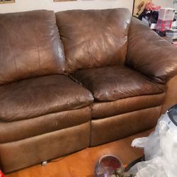 LEATHER SECTIONAL PIECE LOVESEAT SIZE WITH RECLINE CHAIR