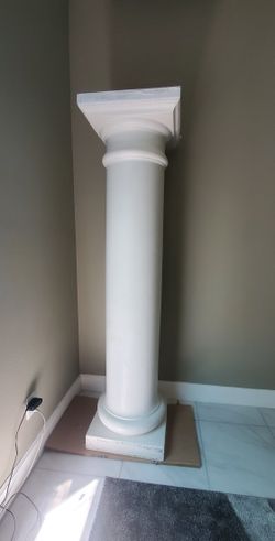 💕2 Gorgeous White Pillars 💕