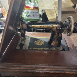 Vintage Singer Sewing Machine 