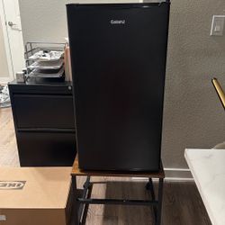Galanz Small Fridge 