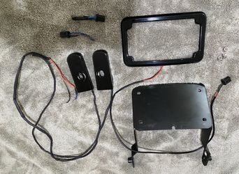 2016 Dyna lic plate relocation and strut lights