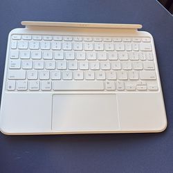 Apple Magic Keyboard for iPad (A16) - Like New, Box Included