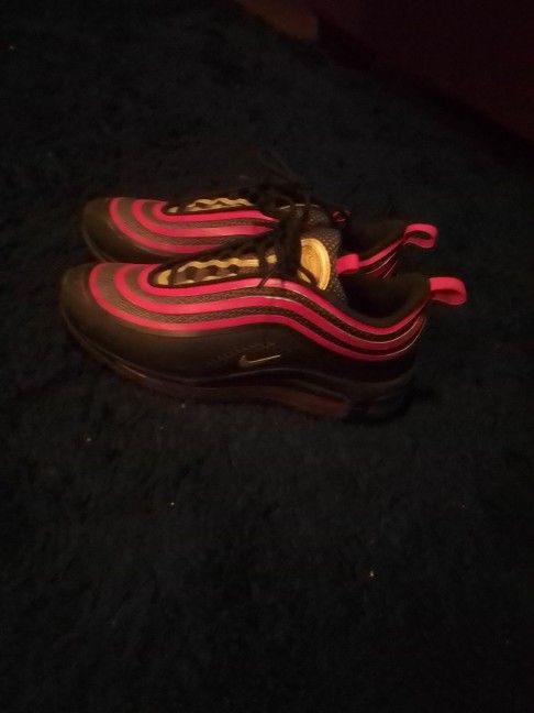 Pink And Black Airmax