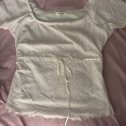 Blusa para mujer con toques de florecita y mangas