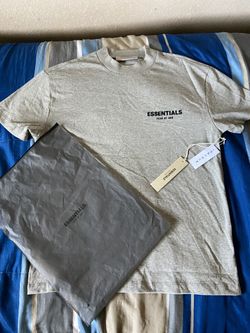 Essiental fear of god shirt size XS