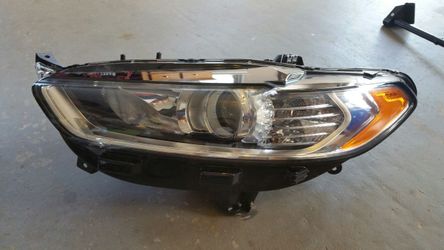 Ford Fusion LH Headlight...