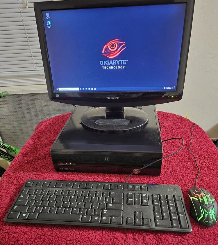 DESKTOP COMPUTER