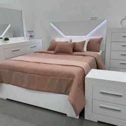 New 4pc Bedroom Set In Box 📦 