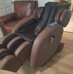 Kahuna zero gravity massage chair great working condition