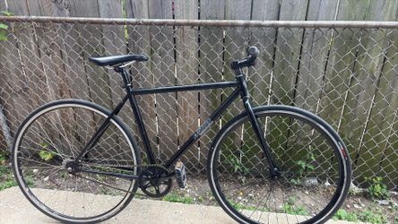 Fix bike  medium size wheelssize 700 x 25