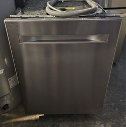 STAINLESS STEEL DISHWASHER WITH INTERIOR STAINLESS STEEL TOO AND 3 RACKS....$ 280