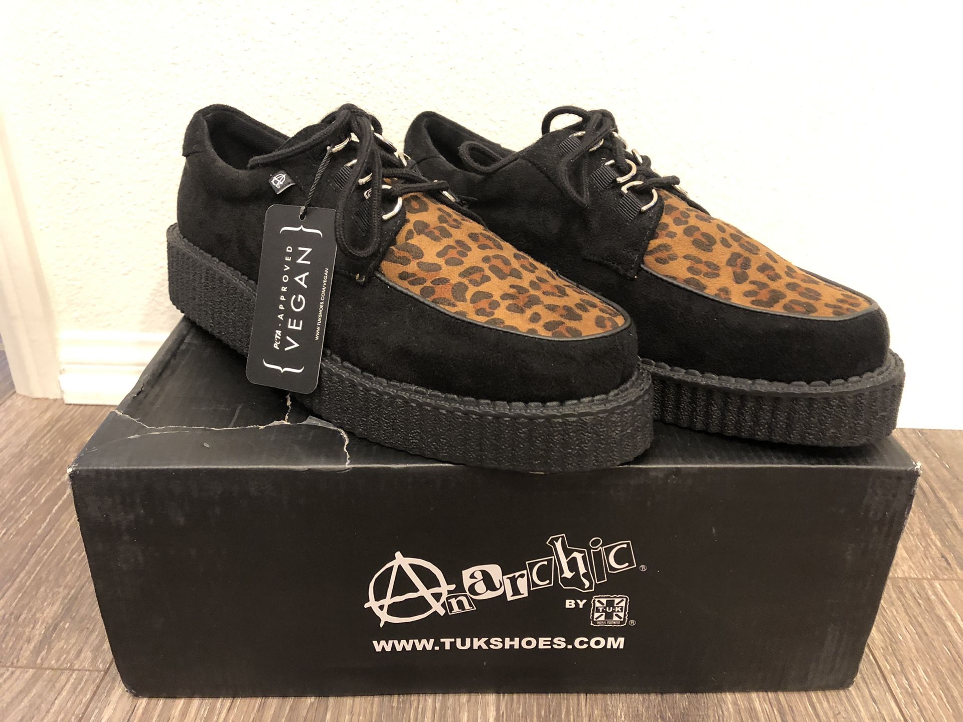 Tuk shoes