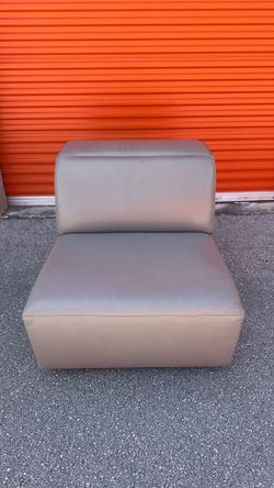 SELLING ONE SPARE SEAT for SOFA by NATUZZI ITALIA - REAL LEATHER - delivery is negotiable
