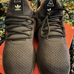 Women Adidas Sneakers Sz 7 1/2