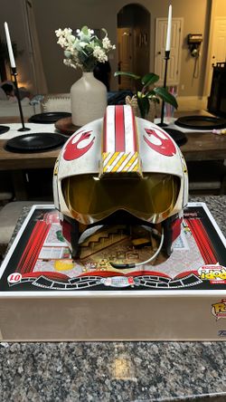 Hasbro Star Wars: The Black Series Luke Skywalker X-Wing Pilot Electronic Helmet