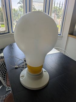 Le Bulb 1981 Crown Creative Industries Pop Art table Lamp Mid Century Modern Mcm