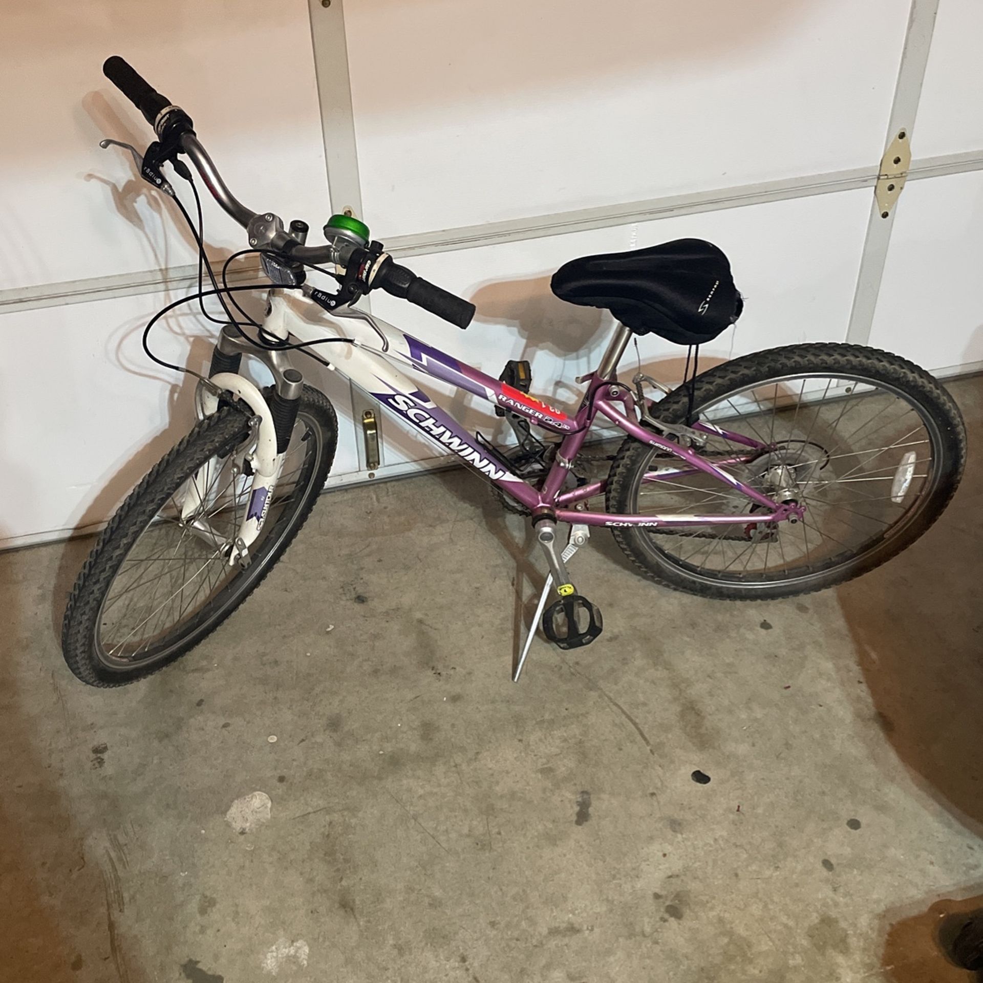 Schwinn Ranger 2.4 Girls Mountain bike for Sale in Canoga Park CA