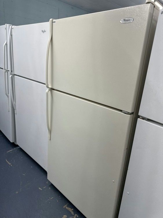 Whirlpool Fully Functional Refrigerator Fridge Freezer on Top