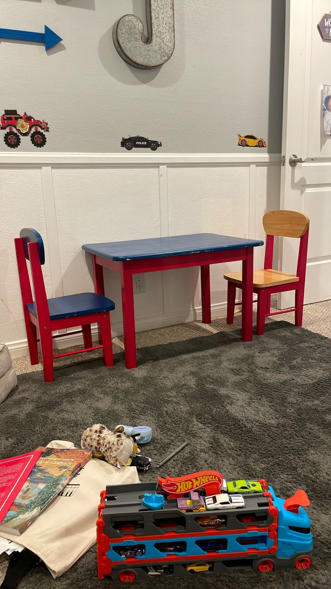 Free Wood Table And Chairs