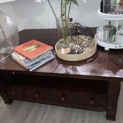 Living Room Side Table And Coffee Table 
