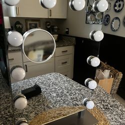 Vanity mirror By iHome 