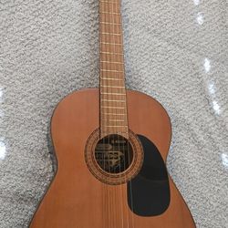 GUITARRA ACOUSTICA CLASICA ANTIGUA $99 OBO