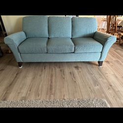 Beautiful  Smith Brothers Quality 80” Sofa