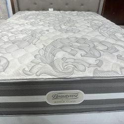 Queen size mattress 🚚we can deliver 🚚