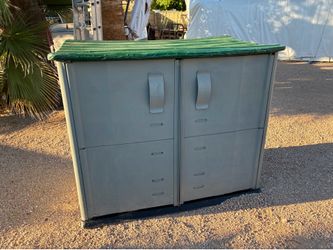 RUBBERMAID 3x5 utility shed