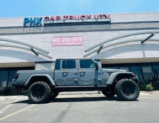 jeep gladiator jt WHEELS TIRES LEVELING & LIFT KITS ACCESSORIES SIDE STEPS BED COVERS ONTAKES installations aligments (we finance)