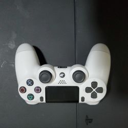 Ps4 With 2 Controllers And Games